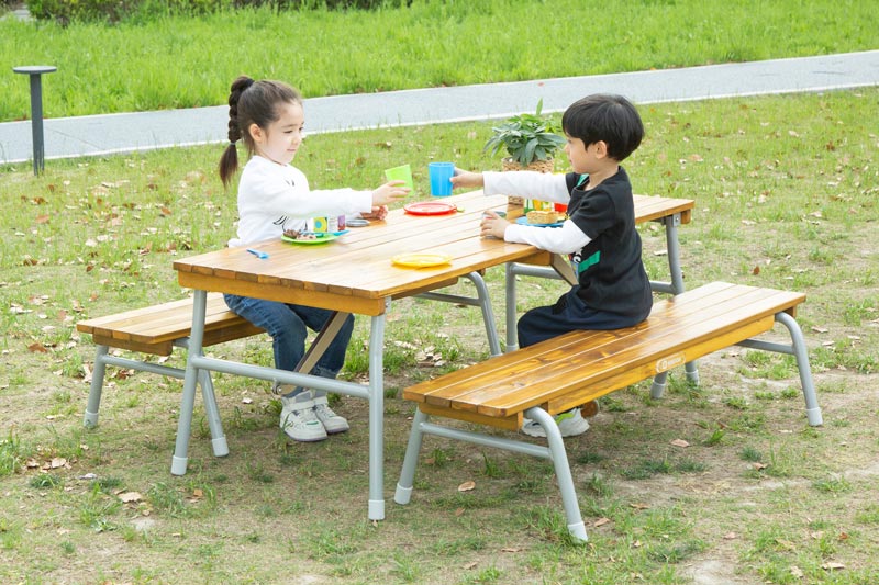 Outdoor-Sitzgruppe Kindergarten, 1 Tisch mit 2 Bänken