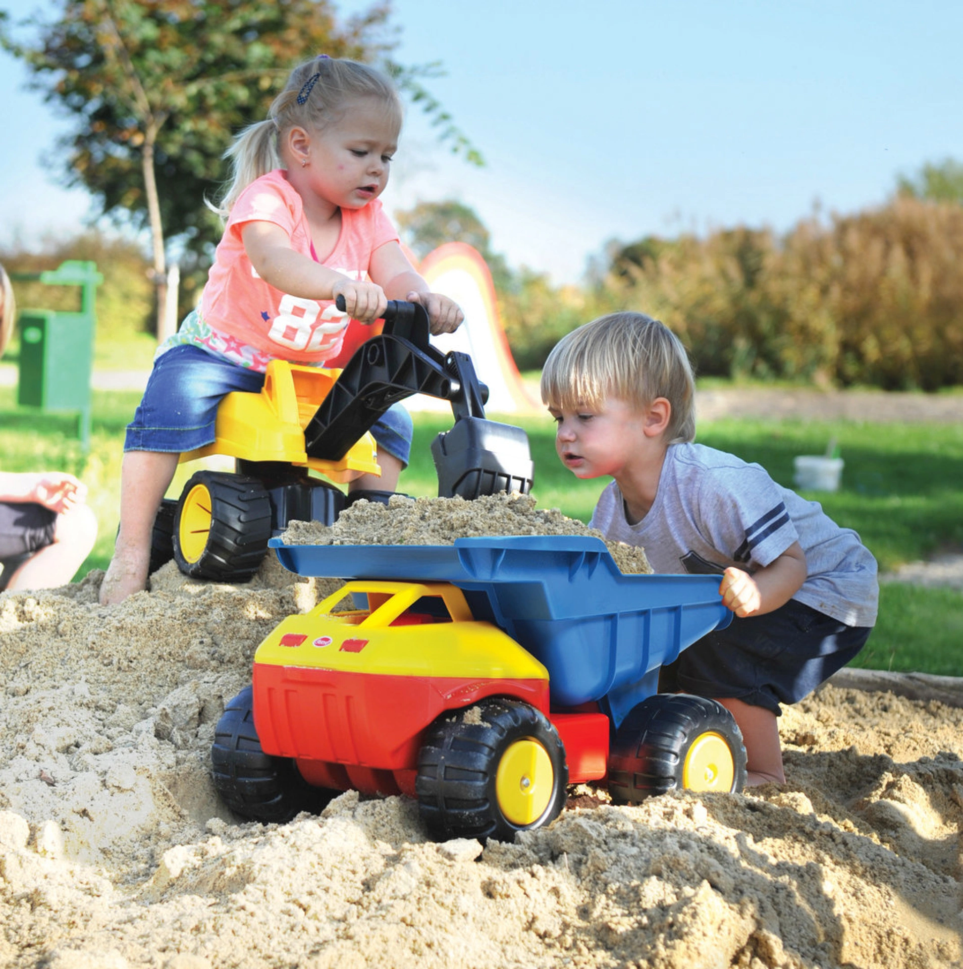 GOWI Kinderfahrzeug Laster Giant XXL